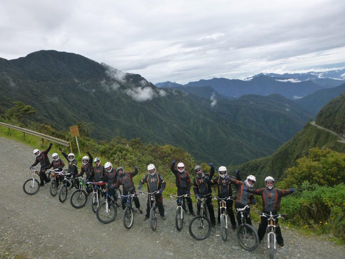 Estrada da morte em La Paz de bicicleta