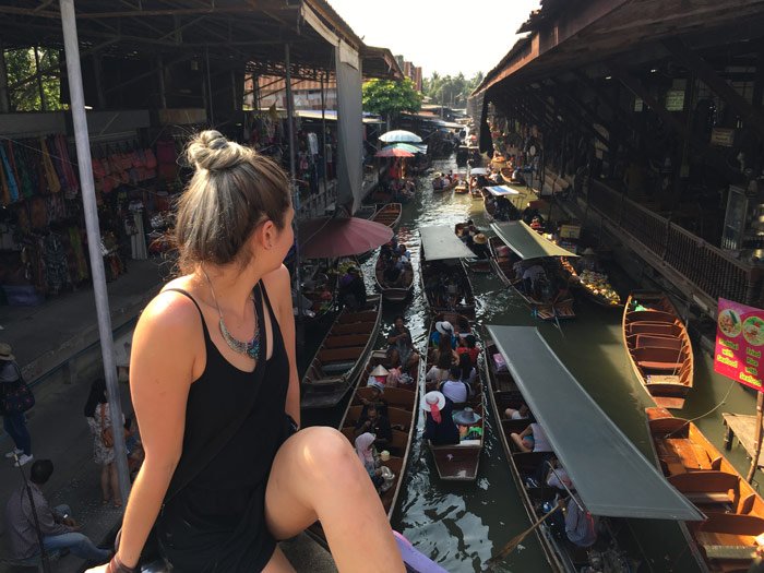 mercado flutuante em Bangkok