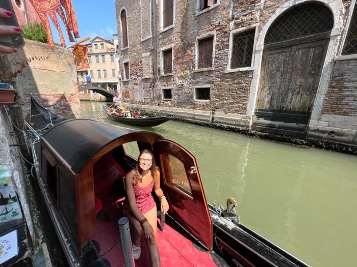 Não deixe de fazer o passeio de Gôndola em Veneza - traghetto