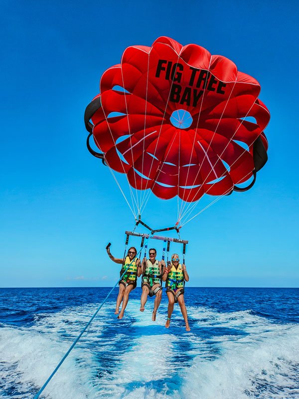 Parasailing na Fig Tree Bay