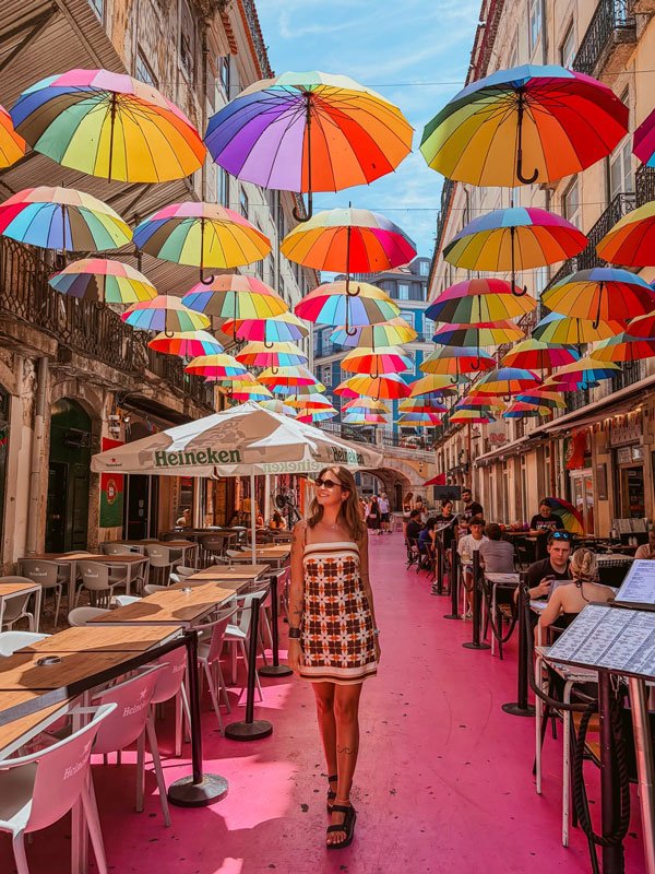 Rua cor de Rosa em Lisboa